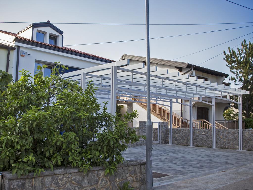 Apartments Petra Njivice Exterior photo